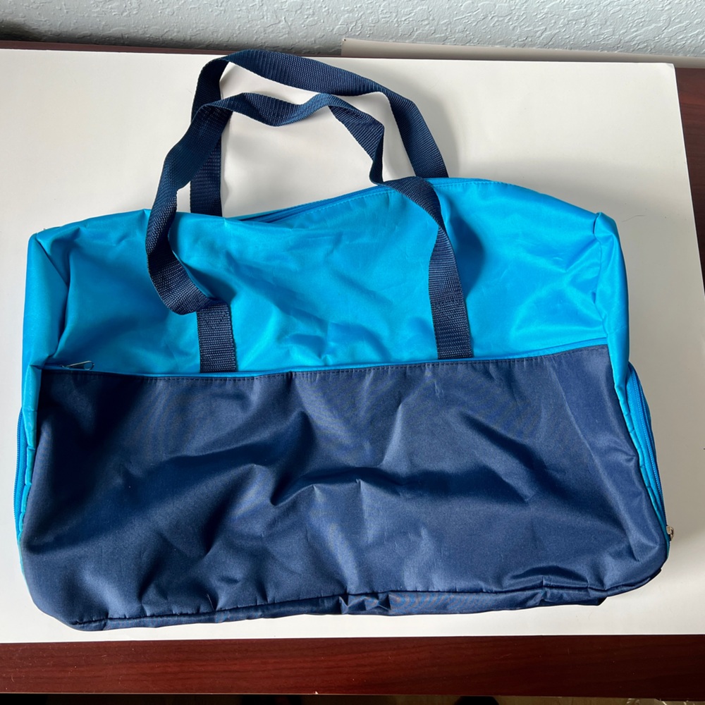 Blue Nylon Gym/Travel Bag with separate mesh shoe pocket 16x20 water resistant